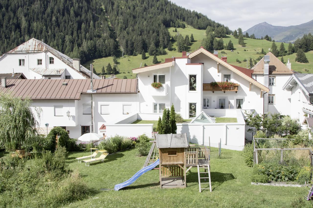 Gasthof Zum Goldenen Loewen Nauders Exterior photo